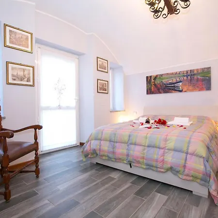 Sleeps 7 Mezzegra