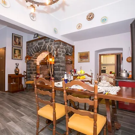 Nyaraló Sleeps 7 *